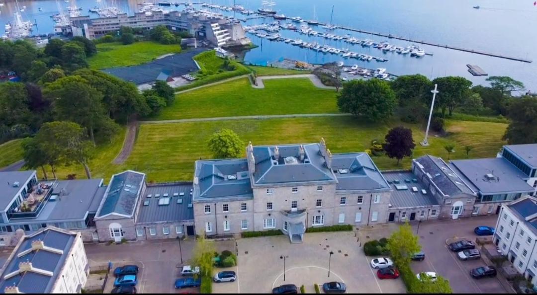 9 Admiralty House Stunning Luxury Apartment With Free Parking Plymouth Eksteriør bilde